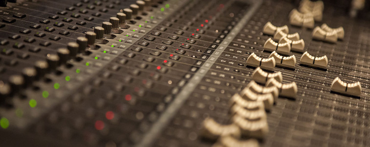 Recording Studio Mixer Fat Dog